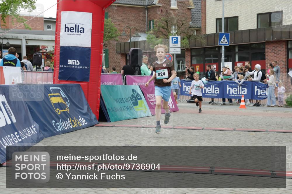 10.05.2026 - 8. Wedeler Halbmarathon Yannick Fuchs http://msf.ph/oto/9736904 10.05.2026 12:48:03 Ziel 824, 2116, 795, 795, 797, 824, 2116 meine-sportfotos.de