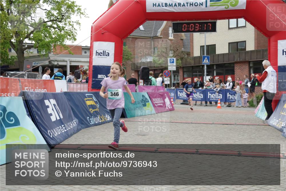 10.05.2026 - 8. Wedeler Halbmarathon Yannick Fuchs http://msf.ph/oto/9736943 10.05.2026 12:48:13 Ziel 30, 180, 03, 07, 346, 2013, 346, 408, 714, 2013, 2116 meine-sportfotos.de