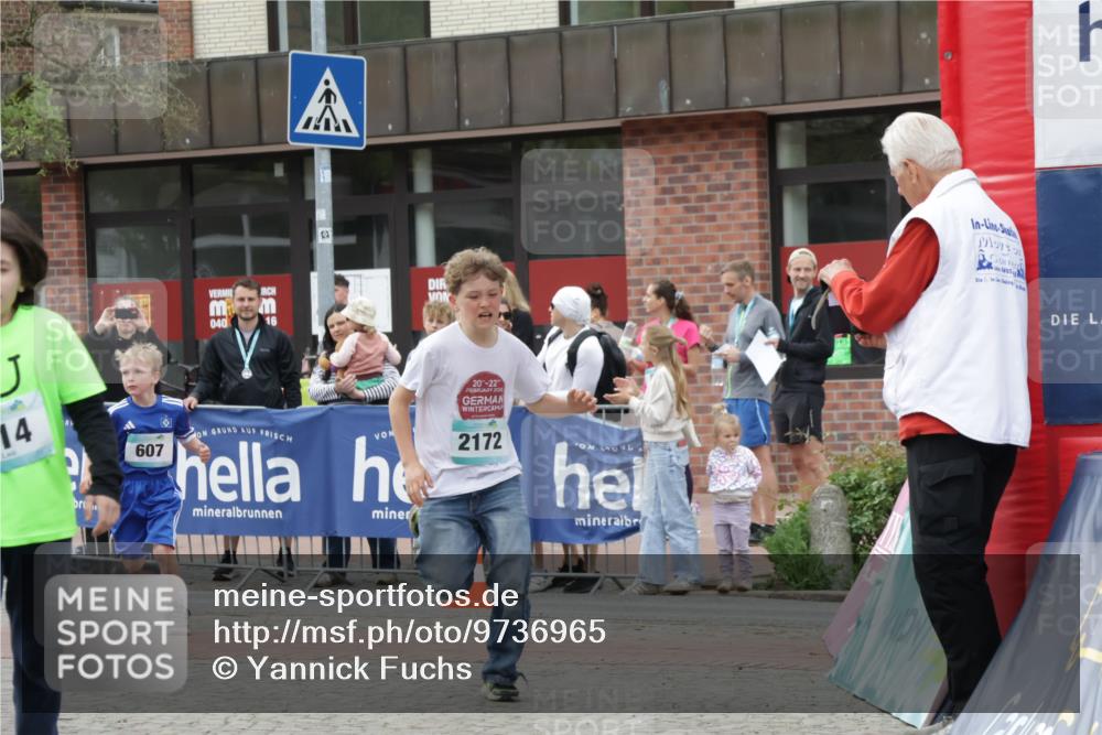 10.05.2026 - 8. Wedeler Halbmarathon Yannick Fuchs http://msf.ph/oto/9736965 10.05.2026 12:48:18 Ziel 14, 040, 16, 607, 20, 22, 2172, 346, 607, 714, 2013, 2172 meine-sportfotos.de
