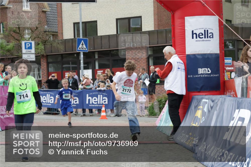 10.05.2026 - 8. Wedeler Halbmarathon Yannick Fuchs http://msf.ph/oto/9736969 10.05.2026 12:48:19 Ziel 714, 040, 607, 20, 22, 2172, 30, 607, 714, 2013, 2172 meine-sportfotos.de