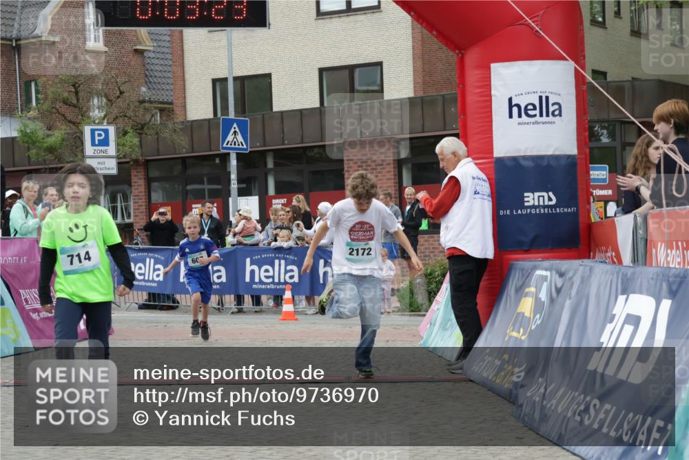 10.05.2026 - 8. Wedeler Halbmarathon Yannick Fuchs http://msf.ph/oto/9736970 10.05.2026 12:48:19 Ziel 714, 60, 20, 22, 2172, 607, 714, 2013, 2172 meine-sportfotos.de