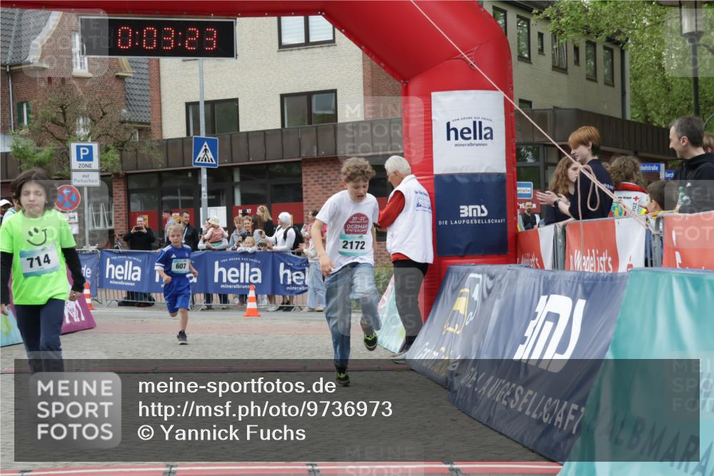 10.05.2026 - 8. Wedeler Halbmarathon Yannick Fuchs http://msf.ph/oto/9736973 10.05.2026 12:48:20 Ziel 0, 03, 29, 714, 607, 20, 22, 2172, 607, 714, 2013, 2172 meine-sportfotos.de