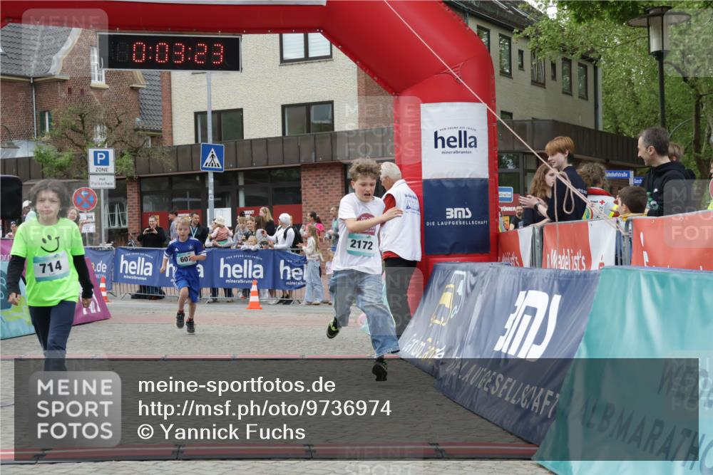10.05.2026 - 8. Wedeler Halbmarathon Yannick Fuchs http://msf.ph/oto/9736974 10.05.2026 12:48:20 Ziel 10, 03, 23, 714, 607, 2172, 21, 607, 714, 2013, 2172 meine-sportfotos.de