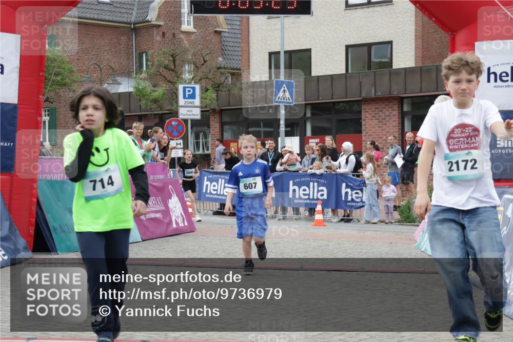 10.05.2026 - 8. Wedeler Halbmarathon Yannick Fuchs http://msf.ph/oto/9736979 10.05.2026 12:48:21 Ziel 714, 2095, 607, 20, 22, 2026, 2172, 607, 609, 714, 2013, 2095, 2172 meine-sportfotos.de