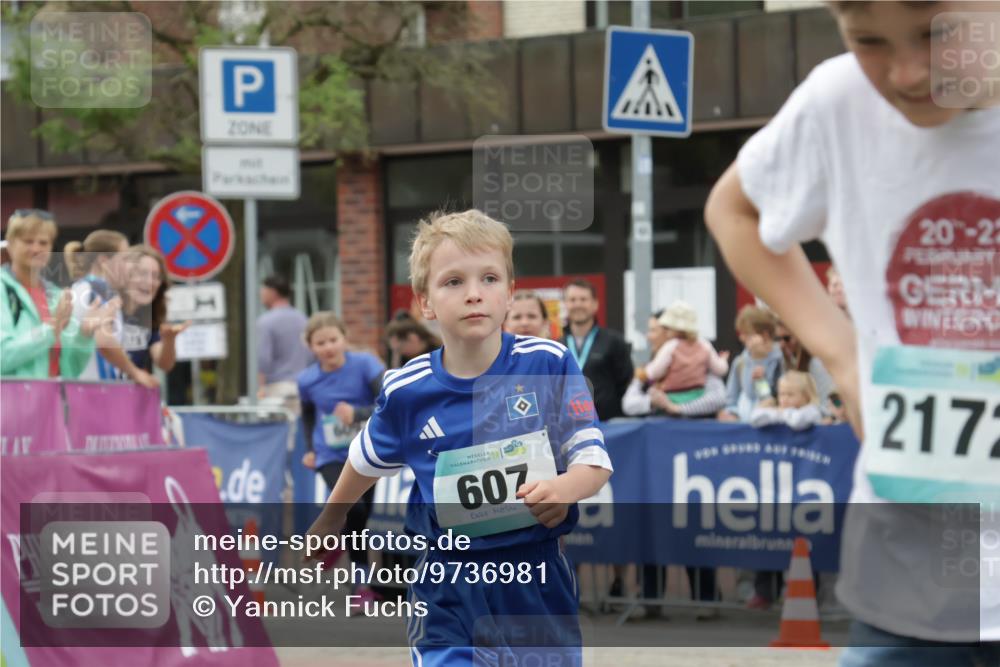 10.05.2026 - 8. Wedeler Halbmarathon Yannick Fuchs http://msf.ph/oto/9736981 10.05.2026 12:48:23 Ziel 607, 20, 22, 2172, 147, 607, 609, 714, 728, 2095, 2172 meine-sportfotos.de