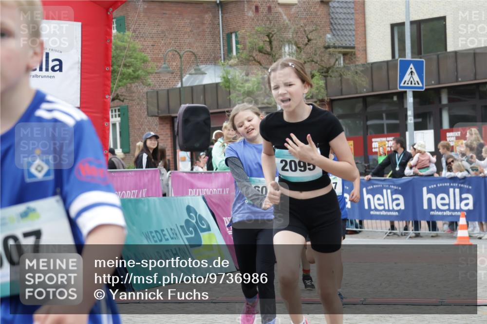 10.05.2026 - 8. Wedeler Halbmarathon Yannick Fuchs http://msf.ph/oto/9736986 10.05.2026 12:48:26 Ziel 07, 2095, 147, 607, 609, 728, 2095, 2172 meine-sportfotos.de