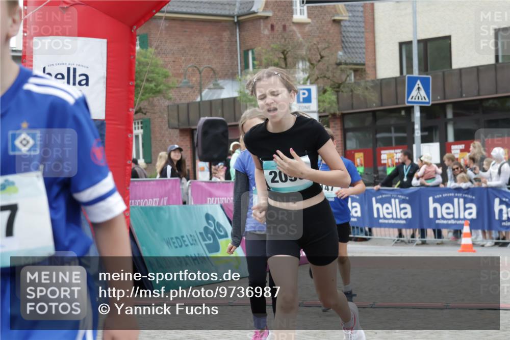 10.05.2026 - 8. Wedeler Halbmarathon Yannick Fuchs http://msf.ph/oto/9736987 10.05.2026 12:48:26 Ziel 7, 205, 147, 607, 609, 728, 2095, 2172 meine-sportfotos.de