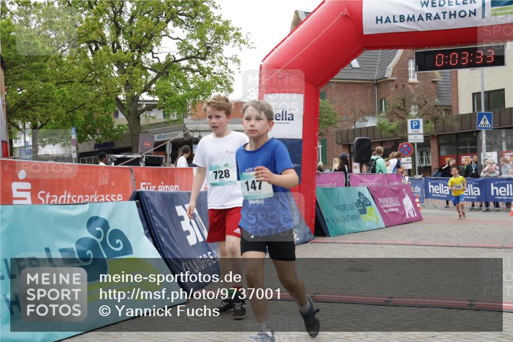 10.05.2026 - 8. Wedeler Halbmarathon Yannick Fuchs http://msf.ph/oto/9737001 10.05.2026 12:48:30 Ziel 728, 147, 10, 03, 33, 150, 147, 519, 609, 728, 2066, 2095, 2150 meine-sportfotos.de