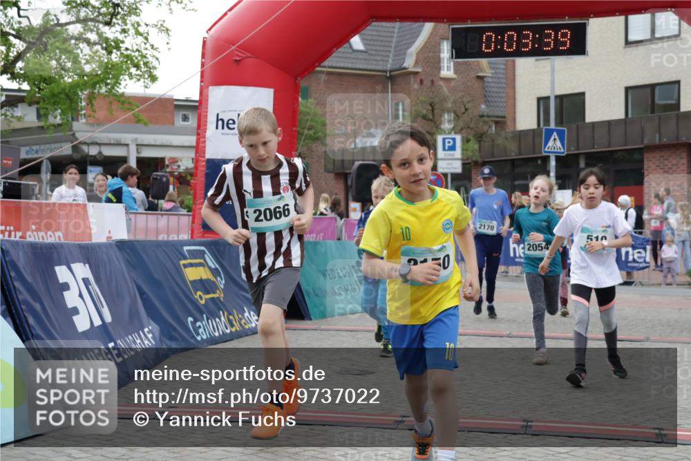 10.05.2026 - 8. Wedeler Halbmarathon Yannick Fuchs http://msf.ph/oto/9737022 10.05.2026 12:48:35 Ziel 49, 10, 2130, 30, 2066, 10, 10, 03, 39, 2170, 2054, 510, 197, 519, 2054, 2063, 2066, 2110, 2150, 2170 meine-sportfotos.de