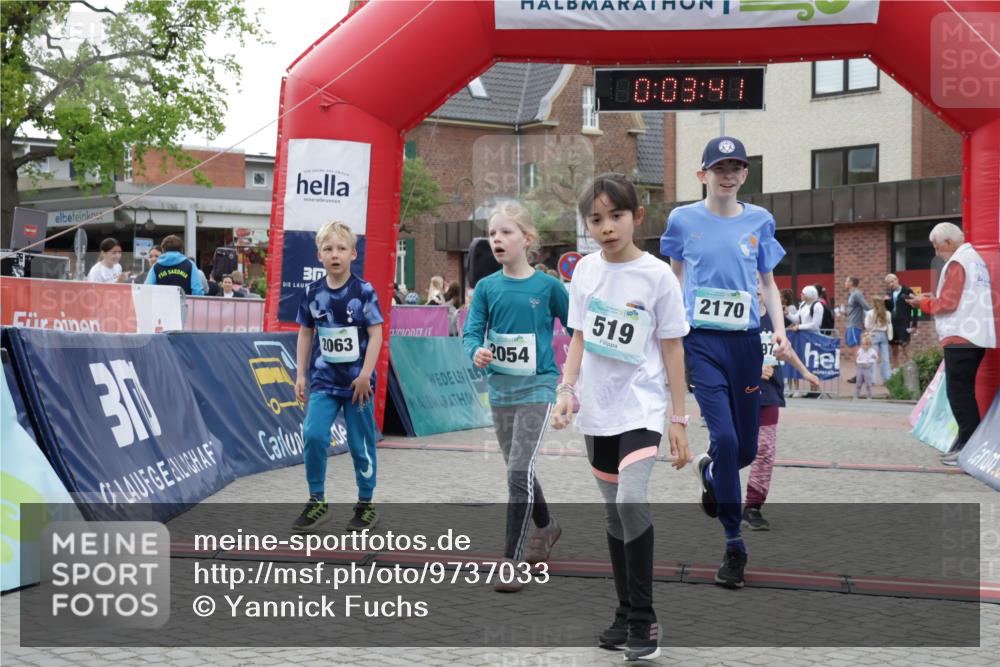 10.05.2026 - 8. Wedeler Halbmarathon Yannick Fuchs http://msf.ph/oto/9737033 10.05.2026 12:48:37 Ziel 2063, 10, 03, 48, 2054, 519, 2170, 197, 519, 2054, 2063, 2066, 2110, 2150, 2170 meine-sportfotos.de
