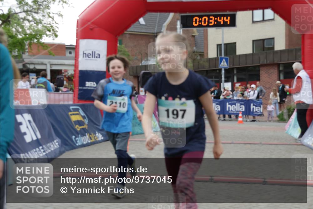10.05.2026 - 8. Wedeler Halbmarathon Yannick Fuchs http://msf.ph/oto/9737045 10.05.2026 12:48:41 Ziel 30, 0, 03, 44, 2110, 197, 148, 197, 825, 2054, 2063, 2110, 2111, 2170 meine-sportfotos.de