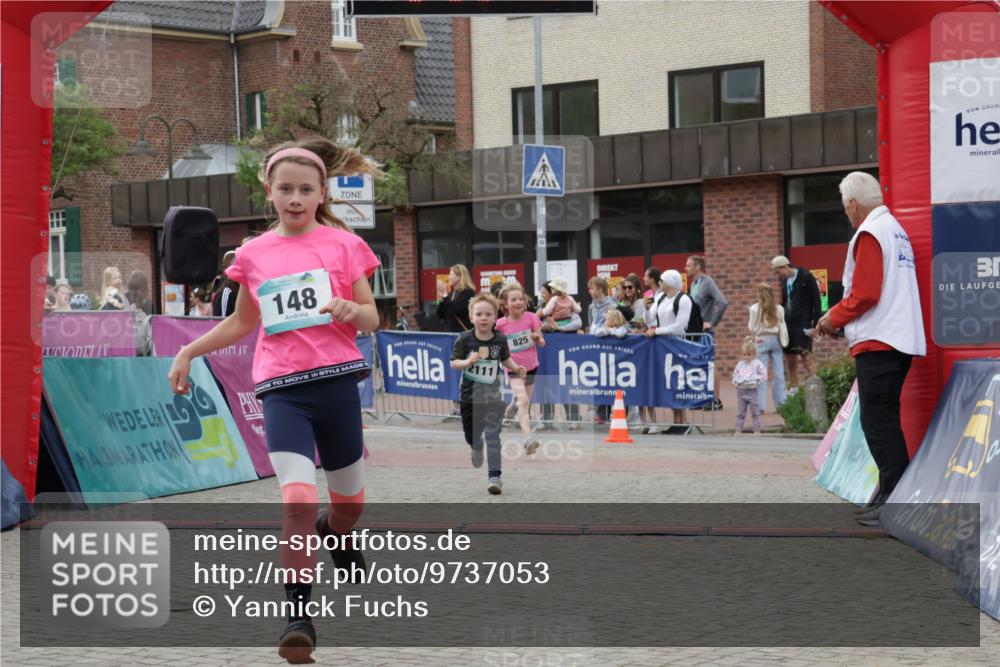 10.05.2026 - 8. Wedeler Halbmarathon Yannick Fuchs http://msf.ph/oto/9737053 10.05.2026 12:48:43 Ziel 148, 825, 148, 197, 825, 2110, 2111 meine-sportfotos.de