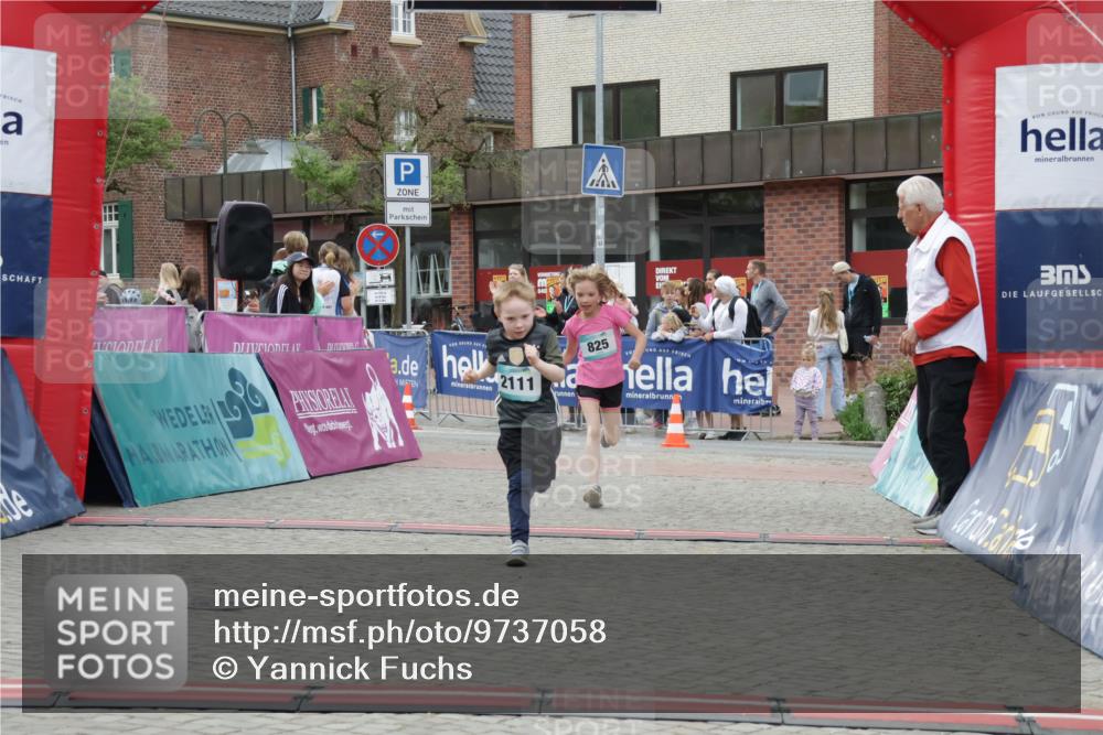 10.05.2026 - 8. Wedeler Halbmarathon Yannick Fuchs http://msf.ph/oto/9737058 10.05.2026 12:48:44 Ziel 4, 2111, 825, 148, 825, 2110, 2111 meine-sportfotos.de