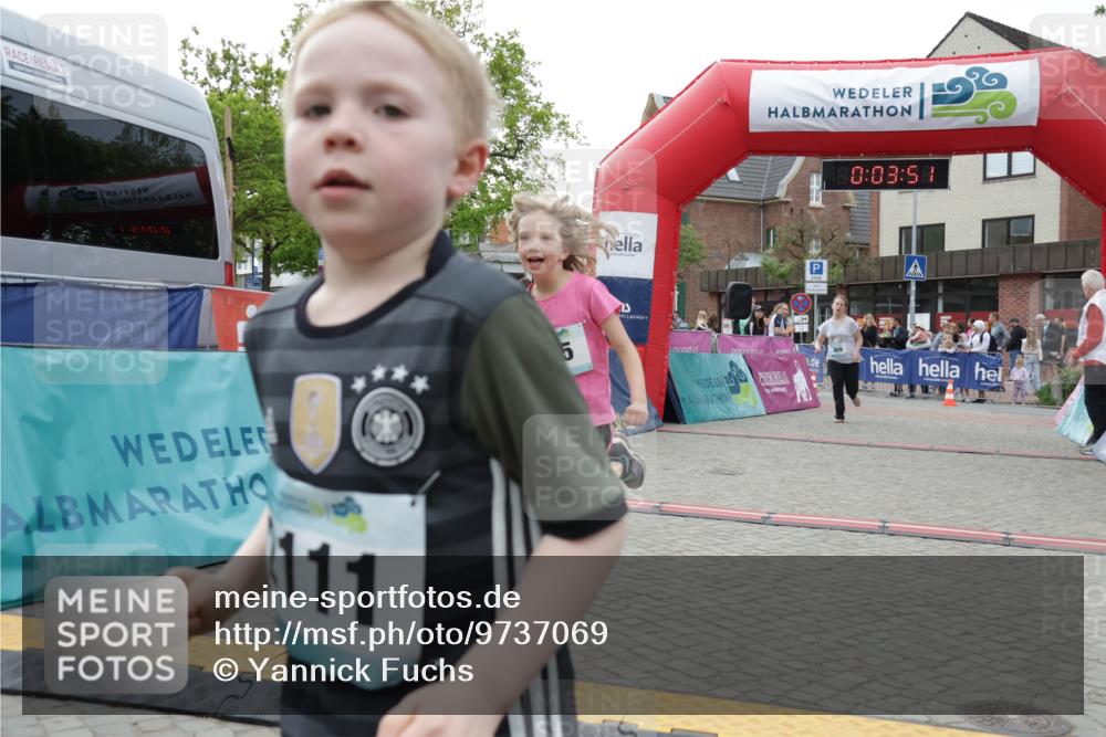 10.05.2026 - 8. Wedeler Halbmarathon Yannick Fuchs http://msf.ph/oto/9737069 10.05.2026 12:48:47 Ziel 12, 60, 0, 111, 5, 0, 03, 5, 148, 825, 909, 2111 meine-sportfotos.de