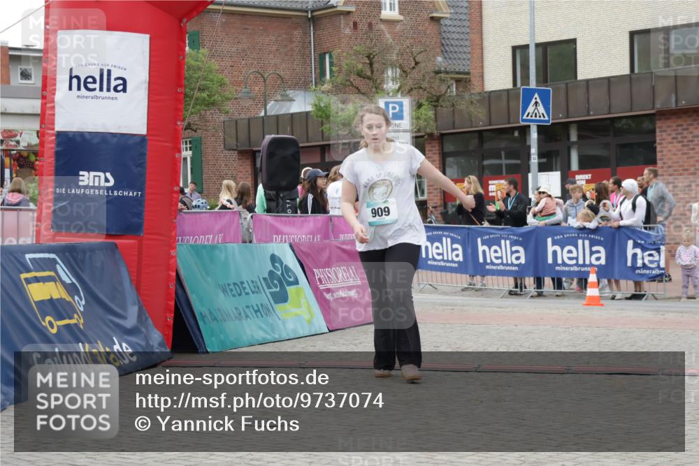 10.05.2026 - 8. Wedeler Halbmarathon Yannick Fuchs http://msf.ph/oto/9737074 10.05.2026 12:48:49 Ziel 909, 825, 909, 2111 meine-sportfotos.de