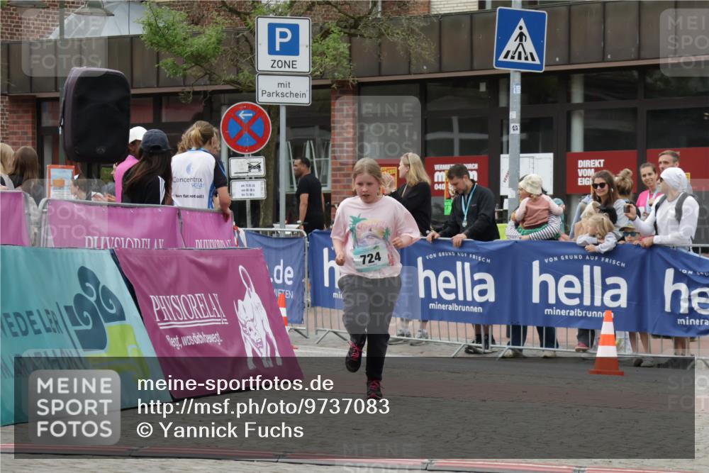 10.05.2026 - 8. Wedeler Halbmarathon Yannick Fuchs http://msf.ph/oto/9737083 10.05.2026 12:48:54 Ziel 10, 05, 20, 08, 00, 15, 00, 040, 724, 724, 909 meine-sportfotos.de