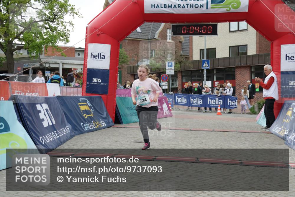 10.05.2026 - 8. Wedeler Halbmarathon Yannick Fuchs http://msf.ph/oto/9737093 10.05.2026 12:48:57 Ziel 30, 724, 10, 04, 00, 724 meine-sportfotos.de