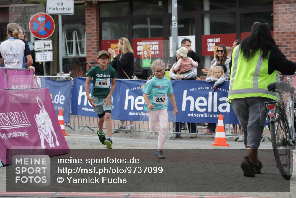 10.05.2026 - 8. Wedeler Halbmarathon Yannick Fuchs http://msf.ph/oto/9737099 10.05.2026 12:49:06 Ziel 10, 25, 26, 040, 75, 16, 856, 24, 200, 850, 850, 856 meine-sportfotos.de