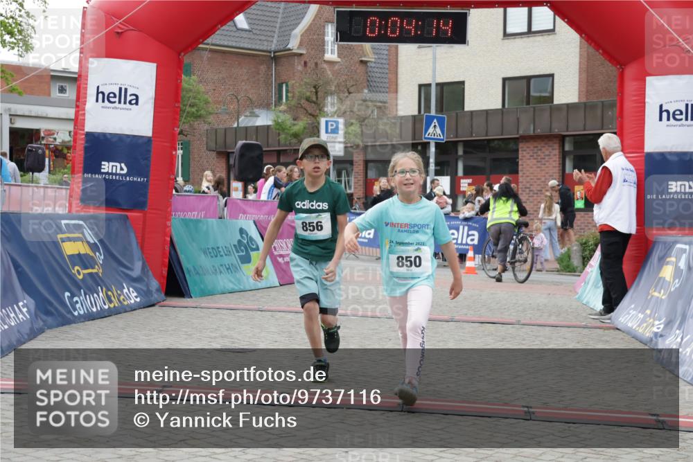 10.05.2026 - 8. Wedeler Halbmarathon Yannick Fuchs http://msf.ph/oto/9737116 10.05.2026 12:49:11 Ziel 0, 09, 39, 856, 24, 2023, 850, 850, 856 meine-sportfotos.de