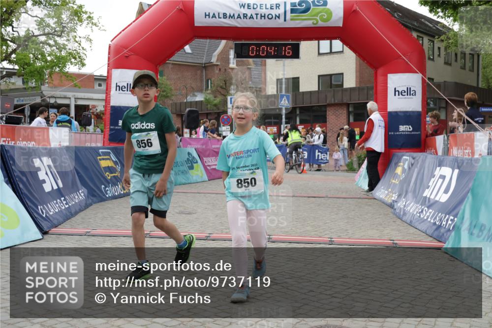 10.05.2026 - 8. Wedeler Halbmarathon Yannick Fuchs http://msf.ph/oto/9737119 10.05.2026 12:49:12 Ziel 30, 292, 856, 24, 2023, 850, 850, 856 meine-sportfotos.de