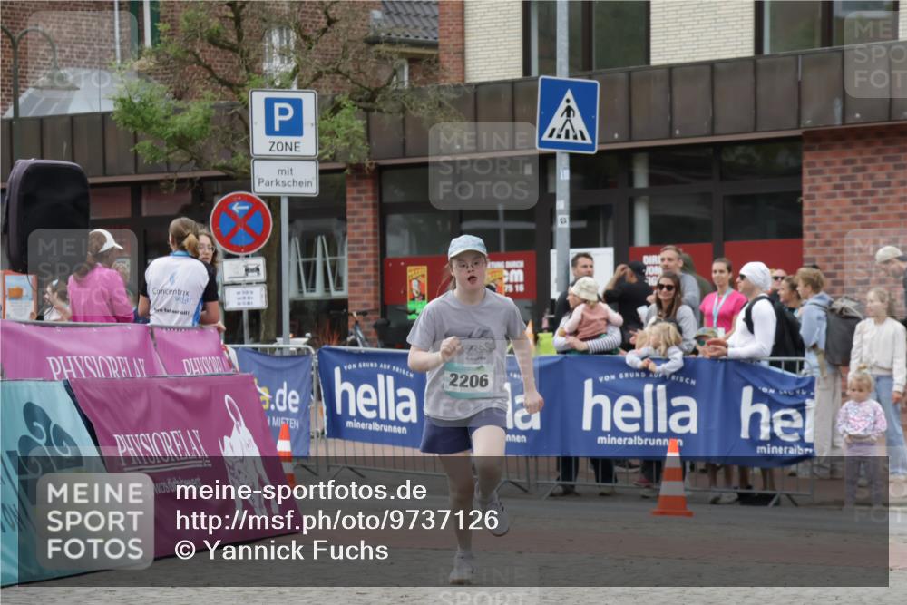 10.05.2026 - 8. Wedeler Halbmarathon Yannick Fuchs http://msf.ph/oto/9737126 10.05.2026 12:49:30 Ziel 75, 16, 2206, 2206 meine-sportfotos.de