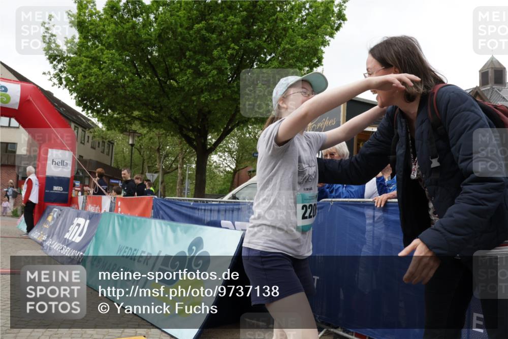 10.05.2026 - 8. Wedeler Halbmarathon Yannick Fuchs http://msf.ph/oto/9737138 10.05.2026 12:49:40 Ziel 220 meine-sportfotos.de