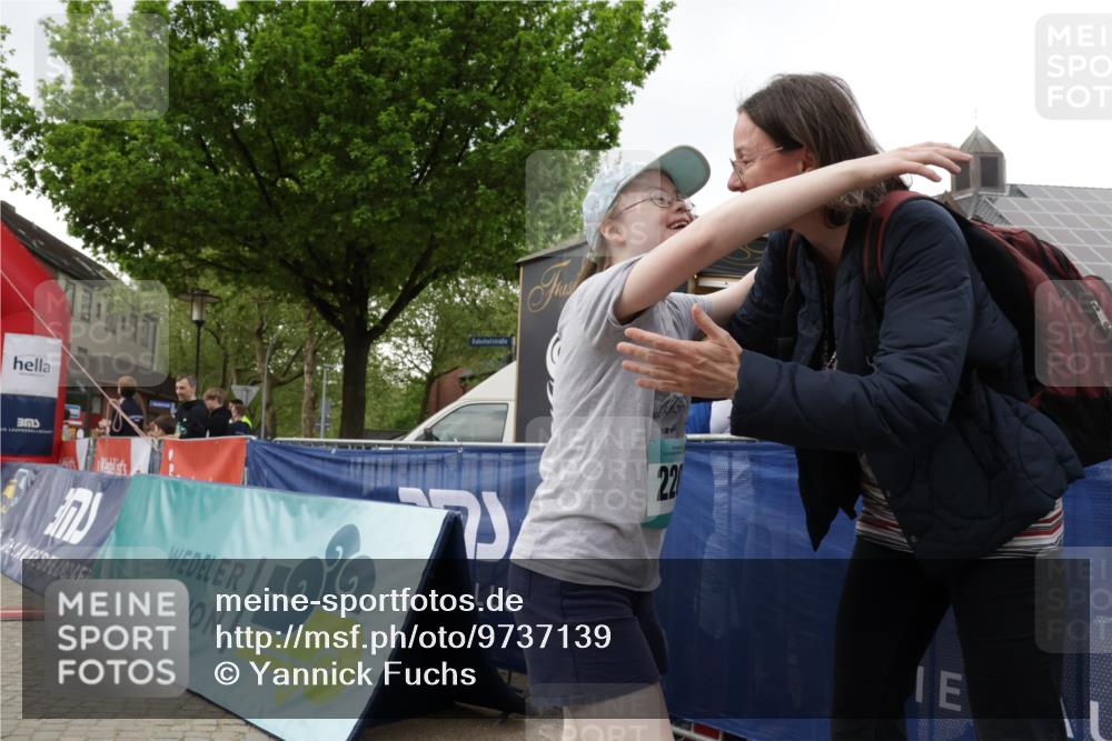 10.05.2026 - 8. Wedeler Halbmarathon Yannick Fuchs http://msf.ph/oto/9737139 10.05.2026 12:49:40 Ziel 22 meine-sportfotos.de