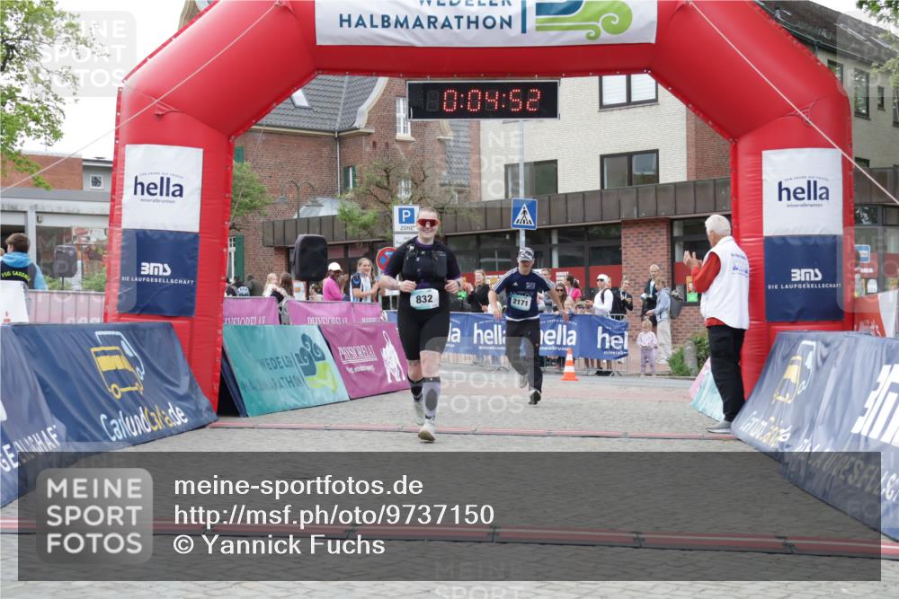10.05.2026 - 8. Wedeler Halbmarathon Yannick Fuchs http://msf.ph/oto/9737150 10.05.2026 12:49:48 Ziel 0, 04, 52, 832, 2171, 832, 2171 meine-sportfotos.de