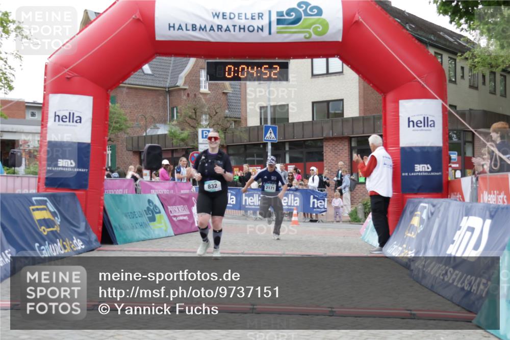 10.05.2026 - 8. Wedeler Halbmarathon Yannick Fuchs http://msf.ph/oto/9737151 10.05.2026 12:49:48 Ziel 832, 10, 04, 52, 2171, 832, 2171 meine-sportfotos.de