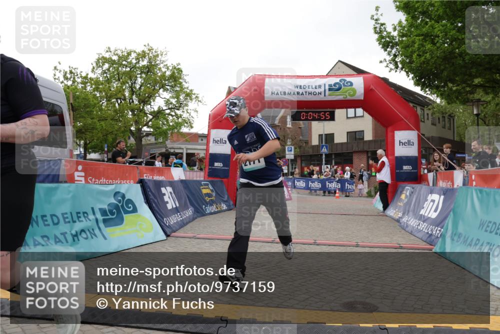 10.05.2026 - 8. Wedeler Halbmarathon Yannick Fuchs http://msf.ph/oto/9737159 10.05.2026 12:49:51 Ziel 4414, 4164, 11644, 4434, 2171, 30, 0, 04, 55, 3, 832, 2171 meine-sportfotos.de
