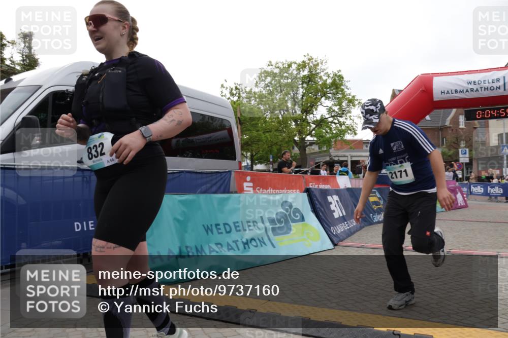 10.05.2026 - 8. Wedeler Halbmarathon Yannick Fuchs http://msf.ph/oto/9737160 10.05.2026 12:49:52 Ziel 832, 66, 22, 46, 0, 0, 04, 59, 30, 2171, 832, 2171 meine-sportfotos.de