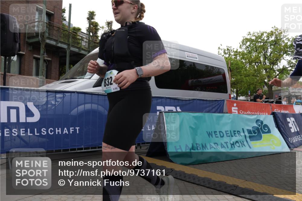 10.05.2026 - 8. Wedeler Halbmarathon Yannick Fuchs http://msf.ph/oto/9737161 10.05.2026 12:49:52 Ziel 832, 66, 22, 40, 0, 30, 832, 2171 meine-sportfotos.de