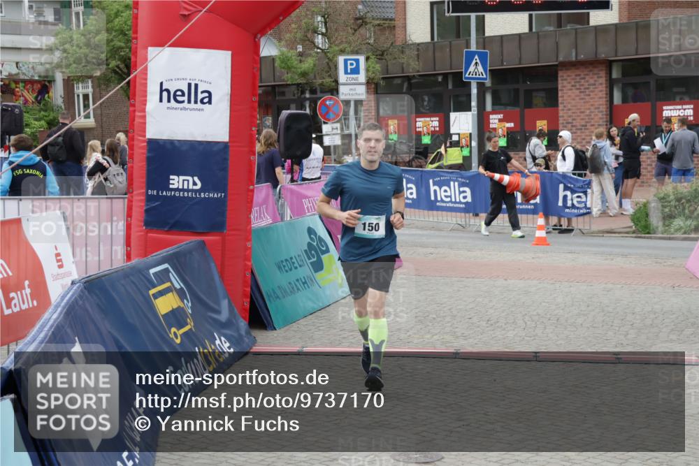 10.05.2026 - 8. Wedeler Halbmarathon Yannick Fuchs http://msf.ph/oto/9737170 10.05.2026 12:50:38 Ziel 150, 150 meine-sportfotos.de