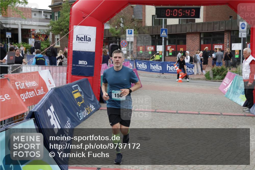10.05.2026 - 8. Wedeler Halbmarathon Yannick Fuchs http://msf.ph/oto/9737172 10.05.2026 12:50:39 Ziel 180, 05, 43, 20, 31, 5, 15, 150 meine-sportfotos.de