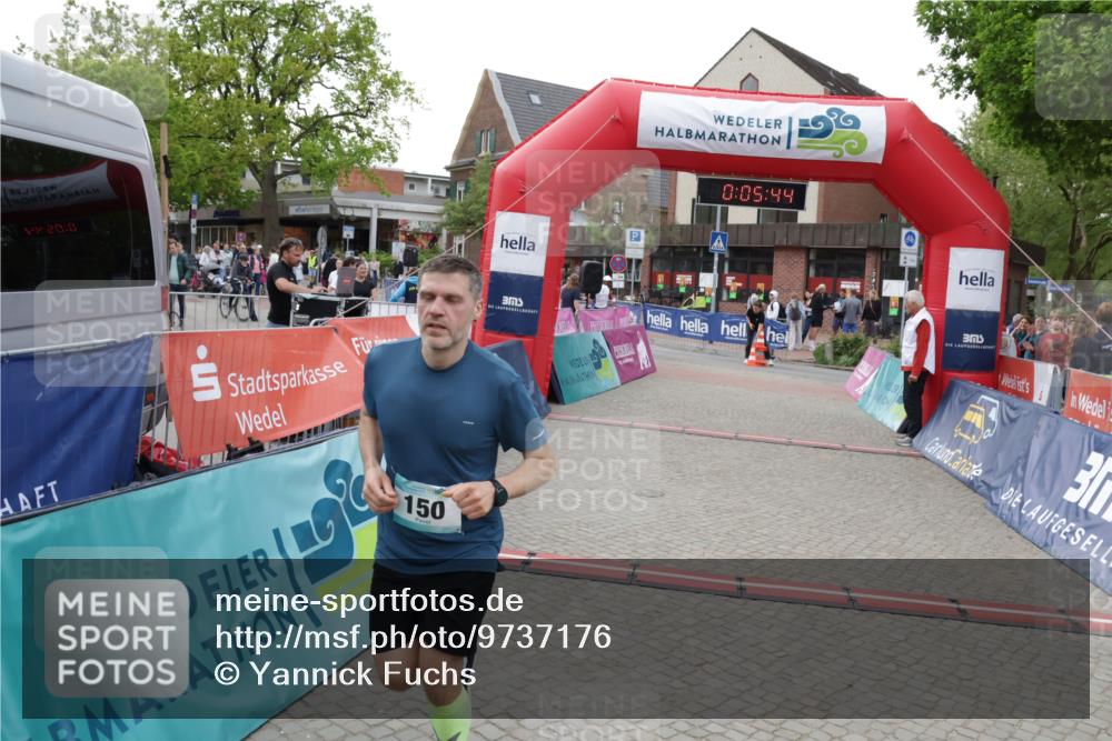 10.05.2026 - 8. Wedeler Halbmarathon Yannick Fuchs http://msf.ph/oto/9737176 10.05.2026 12:50:40 Ziel 20, 0, 0, 05, 44, 150, 150 meine-sportfotos.de