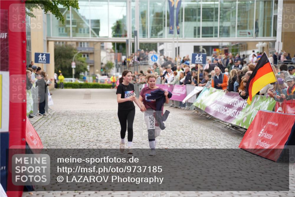 12.06.2026 - Holstenköstenlauf LAZAROV Photography http://msf.ph/oto/9737185 12.06.2026 18:13:18 Laufen 3324, 4750 meine-sportfotos.de