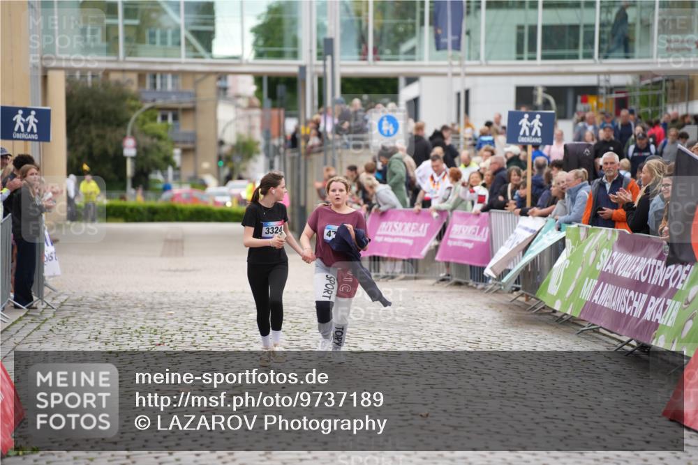 12.06.2026 - Holstenköstenlauf LAZAROV Photography http://msf.ph/oto/9737189 12.06.2026 18:13:16 Laufen 3324, 4750 meine-sportfotos.de