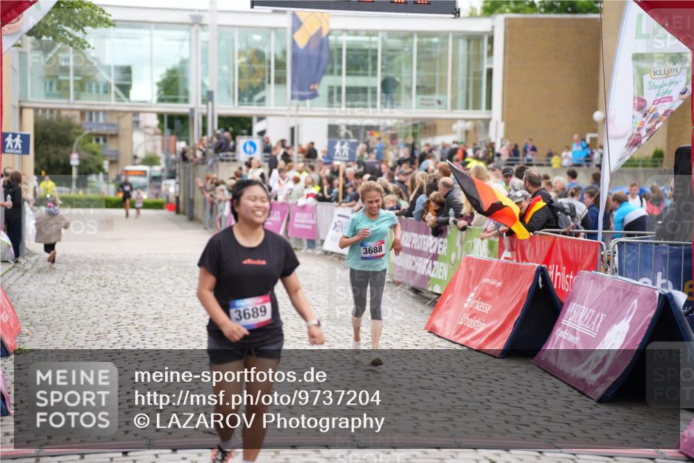 12.06.2026 - Holstenköstenlauf LAZAROV Photography http://msf.ph/oto/9737204 12.06.2026 18:12:31 Laufen 3688, 3689 meine-sportfotos.de