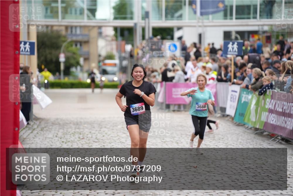 12.06.2026 - Holstenköstenlauf LAZAROV Photography http://msf.ph/oto/9737209 12.06.2026 18:12:29 Laufen 3688, 3689 meine-sportfotos.de