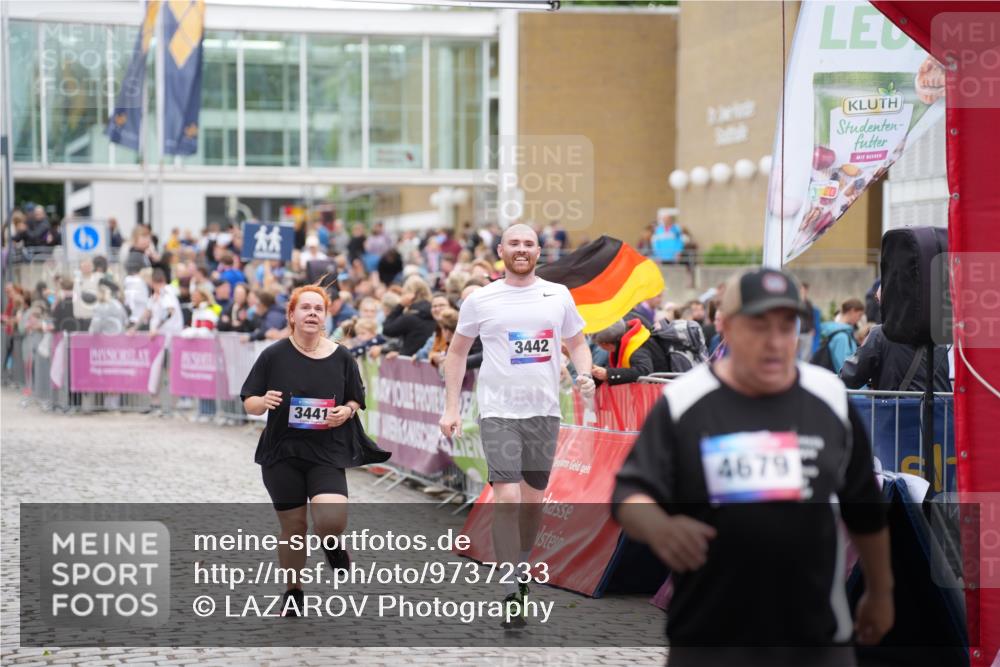 12.06.2026 - Holstenköstenlauf LAZAROV Photography http://msf.ph/oto/9737233 12.06.2026 18:11:54 Laufen 3441, 3442, 4679 meine-sportfotos.de