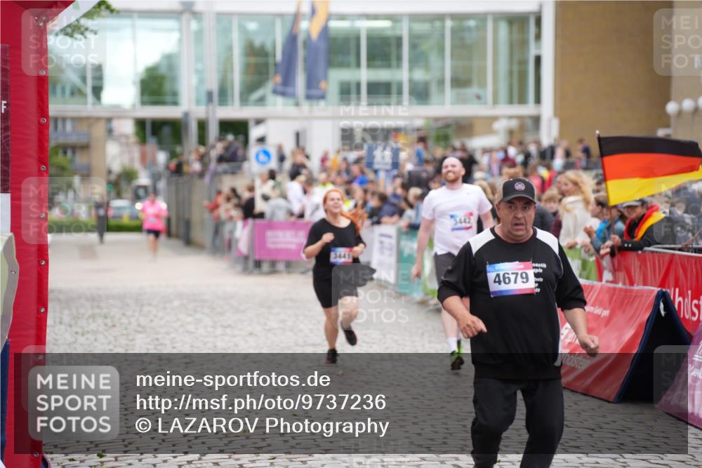 12.06.2026 - Holstenköstenlauf LAZAROV Photography http://msf.ph/oto/9737236 12.06.2026 18:11:53 Laufen 3441, 3442, 4679 meine-sportfotos.de