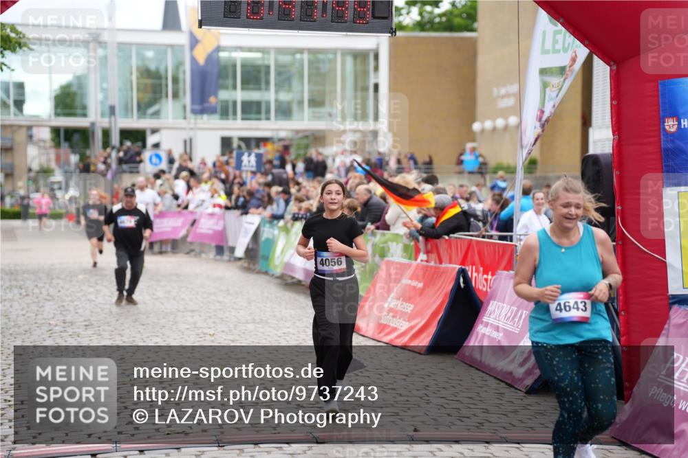 12.06.2026 - Holstenköstenlauf LAZAROV Photography http://msf.ph/oto/9737243 12.06.2026 18:11:48 Laufen 4056, 4643, 4679 meine-sportfotos.de