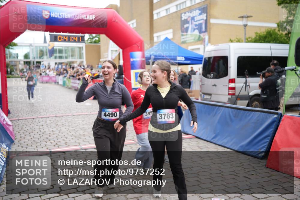12.06.2026 - Holstenköstenlauf LAZAROV Photography http://msf.ph/oto/9737252 12.06.2026 18:11:40 Laufen 3992, 3993, 4044, 4524, 4643 meine-sportfotos.de