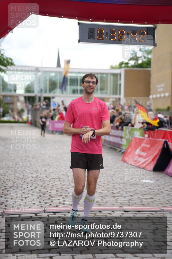 12.06.2026 - Holstenköstenlauf LAZAROV Photography http://msf.ph/oto/9737307 12.06.2026 18:08:40 Laufen 3035, 4074 meine-sportfotos.de