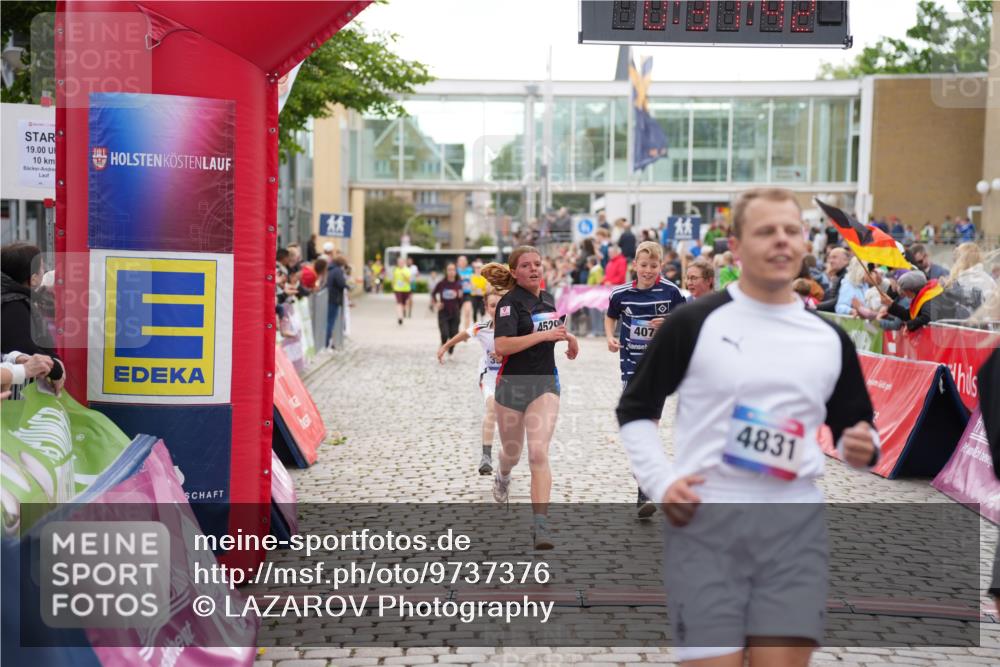12.06.2026 - Holstenköstenlauf LAZAROV Photography http://msf.ph/oto/9737376 12.06.2026 18:07:40 Laufen 3323, 3852, 3853, 4072, 4529 meine-sportfotos.de