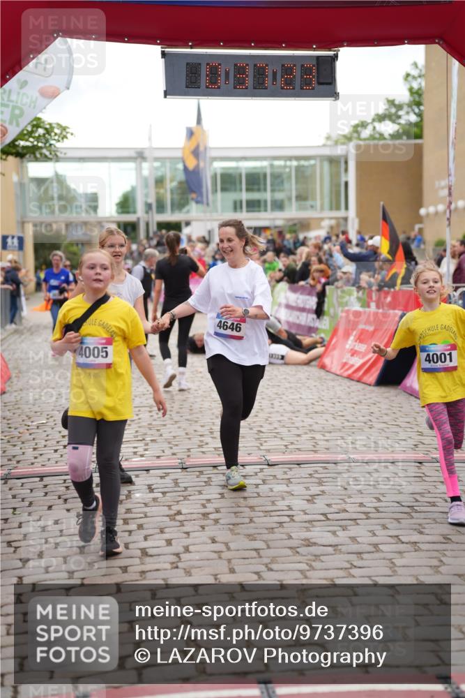 12.06.2026 - Holstenköstenlauf LAZAROV Photography http://msf.ph/oto/9737396 12.06.2026 18:07:21 Laufen 3030, 3280, 3281, 4001, 4005, 4644, 4646 meine-sportfotos.de