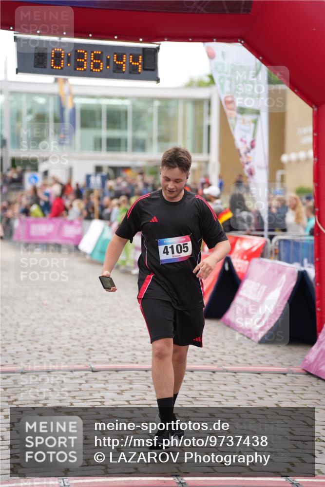 12.06.2026 - Holstenköstenlauf LAZAROV Photography http://msf.ph/oto/9737438 12.06.2026 18:06:43 Laufen 4006, 4105, 4140 meine-sportfotos.de