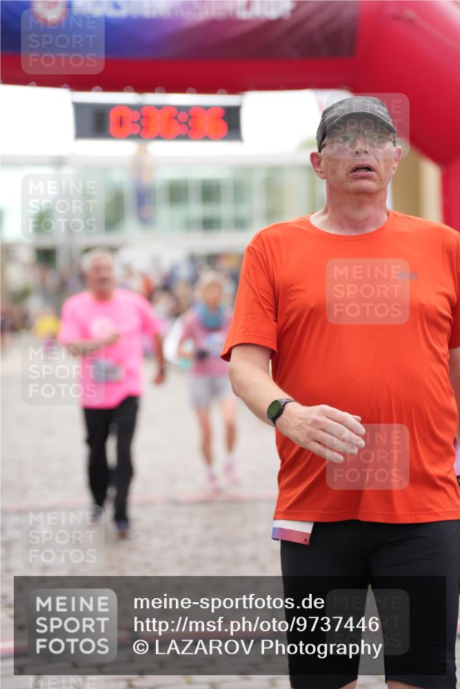 12.06.2026 - Holstenköstenlauf LAZAROV Photography http://msf.ph/oto/9737446 12.06.2026 18:06:34 Laufen 3322, 3498, 3926, 3929, 4006, 4105, 4324 meine-sportfotos.de