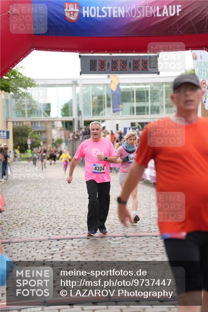 12.06.2026 - Holstenköstenlauf LAZAROV Photography http://msf.ph/oto/9737447 12.06.2026 18:06:34 Laufen 3322, 3498, 3926, 3929, 4006, 4105, 4324 meine-sportfotos.de