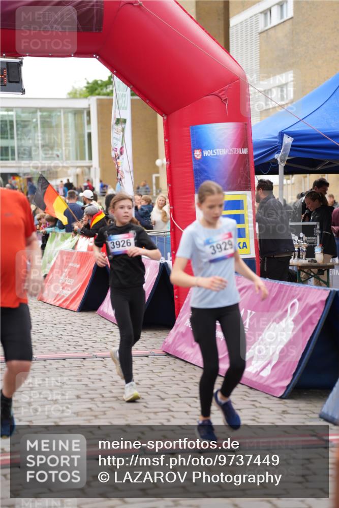 12.06.2026 - Holstenköstenlauf LAZAROV Photography http://msf.ph/oto/9737449 12.06.2026 18:06:32 Laufen 3322, 3498, 3926, 3929, 4324, 4902 meine-sportfotos.de